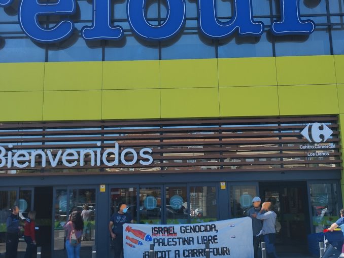 [Acción Social] Piquete-boicot a Carrefour por su relación con el genocidio del pueblo Palestino.